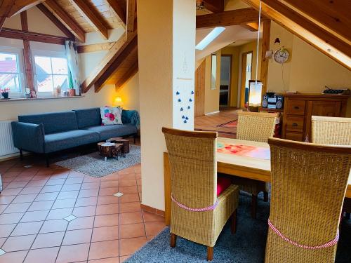 Schönes und geräumiges Wohn-Esszimmer