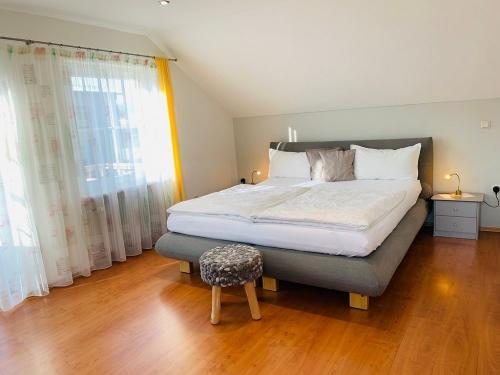 Geräumiges schönes Schlafzimmer