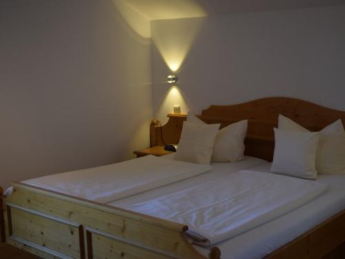 schlafzimmerlandhausstilmitostbalkon484700