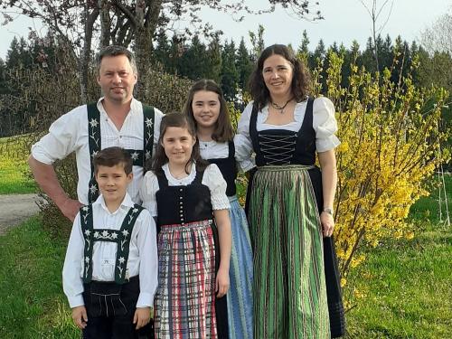 Wir freuen uns auf Sie! Ihre Familie Kirchmann Wir freuen uns auf Sie! Ihre Familie Kirchmann
