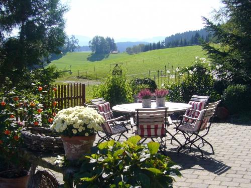 Unsere gemütlicher Gartentisch
