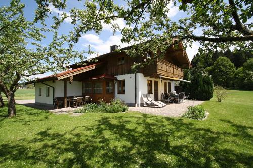 Unser Ferienhaus mit "Kampenwand" und "Wendelstein