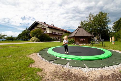Spielplatz mit Trampolin