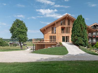 wolfeicherhof-aussen-grün
