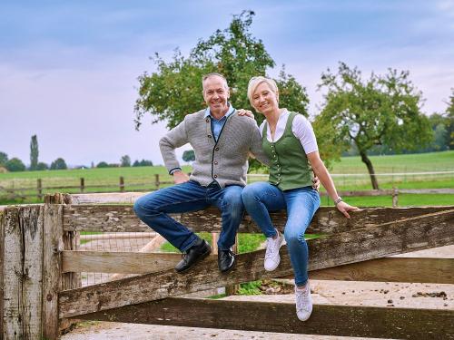 Bauer Edi und Bäuerin Sandra - eure Gastgeber Bauer Edi und Bäuerin Sandra - eure Gastgeber