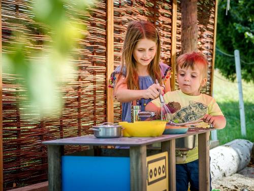 Kleine Köche, große Träume Spielspaß im Sand und unter freiem Himmel Kleine Köche, große Träume Spielspaß im Sand und unter freiem Himmel