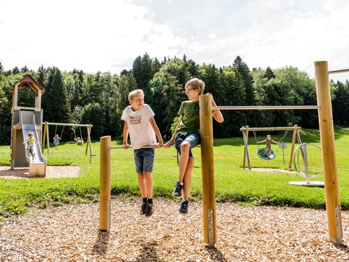 Grosser Spielplatz in der Natur Grosser Spielplatz in der Natur