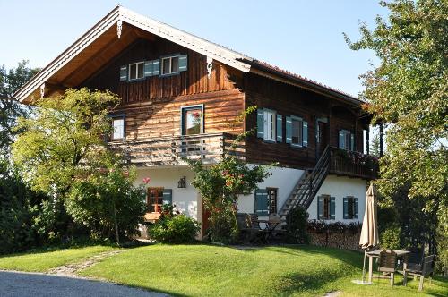 Zuhaus mit Terrassenwohnung und Balkonwohnung