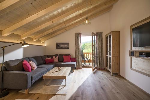 lainthalerhof_bergstrasse_9_niederaudorf_ferienwohnung_obstgarten_wohnzimmer