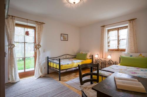 Familie_Gruber_Tatzelwurmstr_7_Wohnung_Auerbach_Zweibettzim