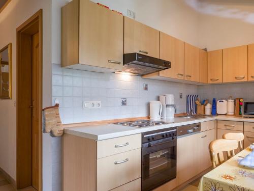 Familie_Gruber_Tatzelwurmstr_7_Wohnung_Kaiserblick_Kueche