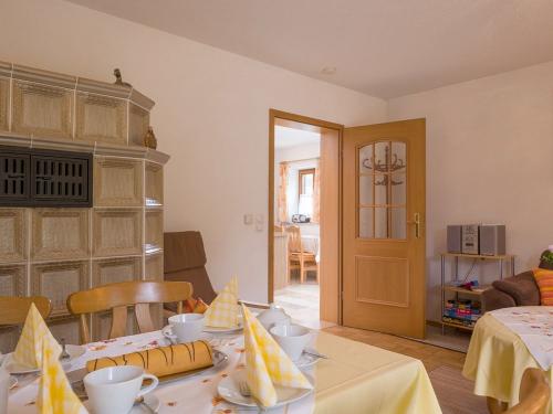 Familie_Gruber_Tatzelwurmstr_7_Wohnung_Auerbach_Wohnzimmer_1