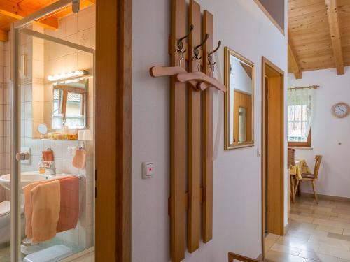 Familie_Gruber_Tatzelwurmstr_7_Wohnung_Kaiserblick_Gang