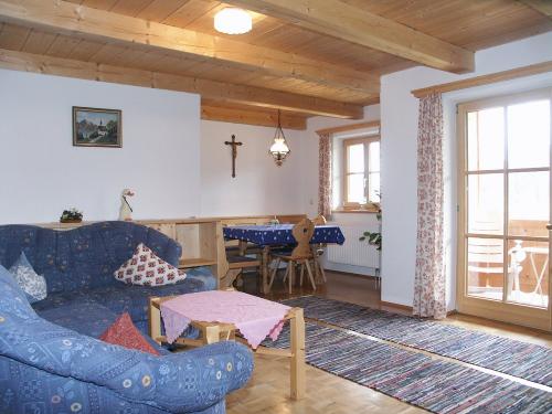Blick ins Wohnzimmer der großen FeWo