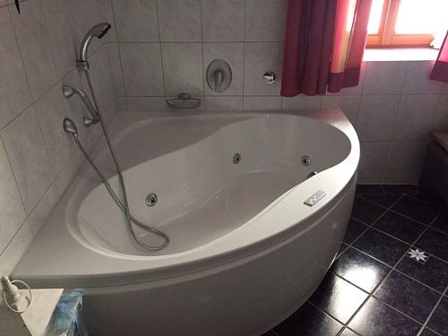 Eckbadewanne