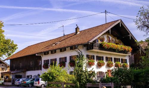estermann-hof-1006911_ausschnitt_1685x1003