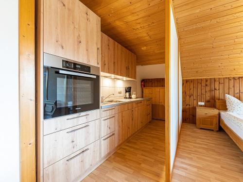 estermann_2022_foto_team_f8-web-02016