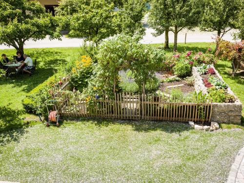 Bauerngarten im Sommer