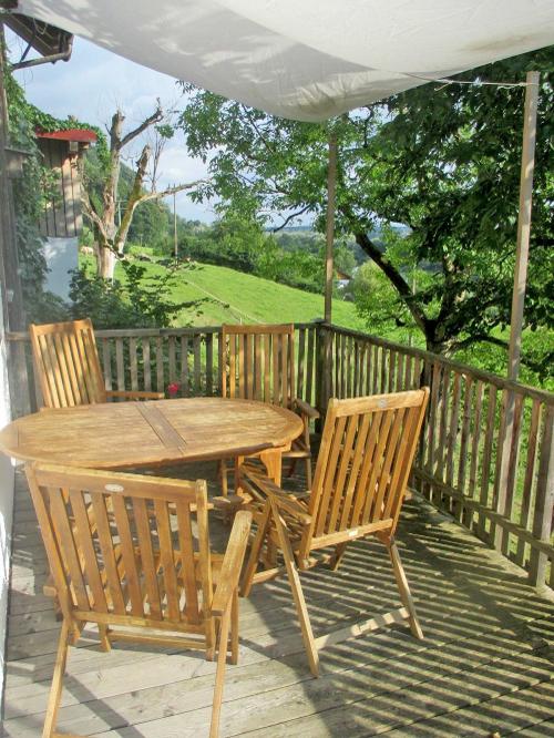 Holzterrasse mitmSeeblick Holzterrasse mitmSeeblick