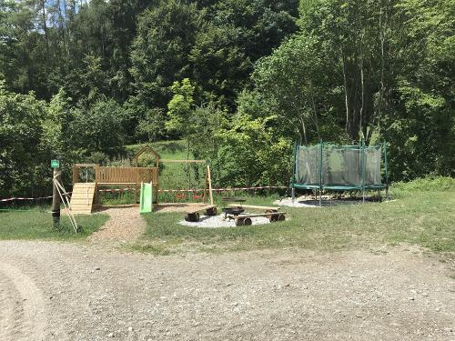 Kinderspielplatz/Lagerfeuerstelle