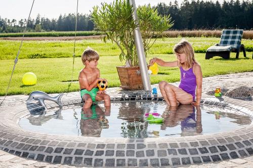 Kinderbadebecken mit Warm- Kaltwasser