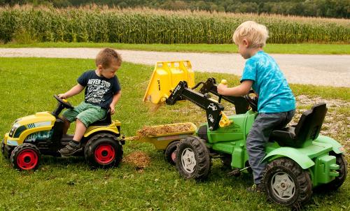 Spielen mit Trettraktoren Spielen mit Trettraktoren