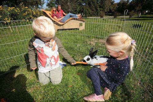 Kinder mit unseren Hasen