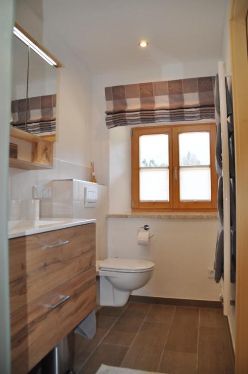 Badezimmer Ferienwohnung Hochplatte