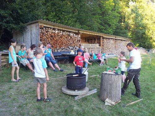 Holzplatz mit Grillmöglichkeit