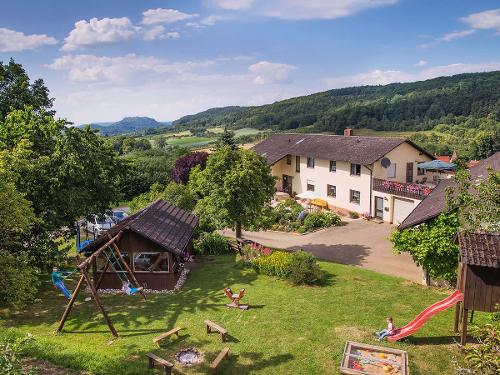 Spielplatz mit Grillhaus Spielplatz mit Grillhaus