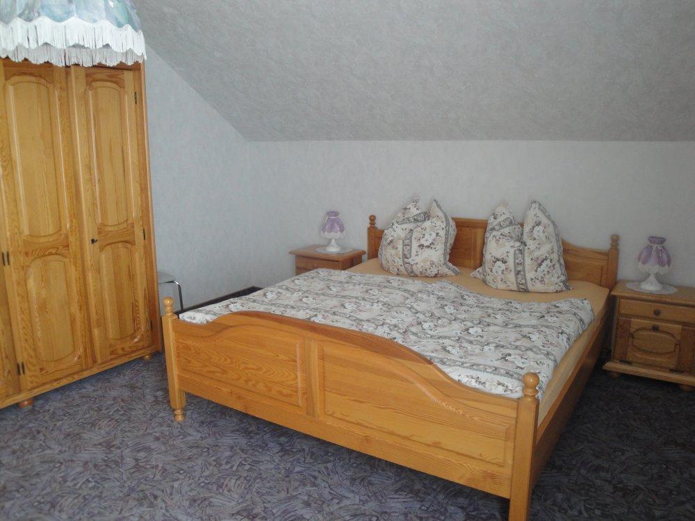 Schlafzimmer 1