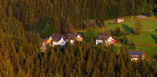 Unser Hof... leider jetzt mit weniger Wald