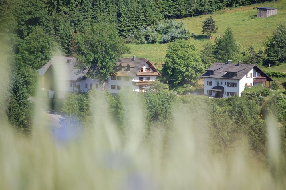 Unser Hof aus der Ferne