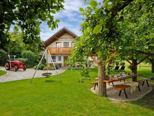 Ferienhaus 1 im Garten