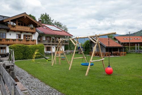 Schaukel, Babyschaukel, Nestschaukel und Rutsche