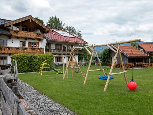 Schaukel, Babyschaukel, Nestschaukel und Rutsche