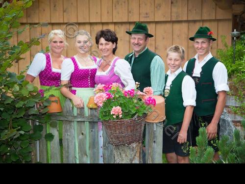 Familie Reiser heisst Sie am Hanslkasparhof herzlich Willkommen