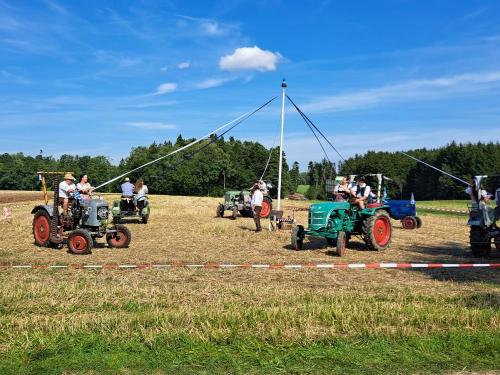 Jubiläumsfeier zum 25 Bestehen des Ferienhauses 2023 mit Oldtimer Bandel Tanz