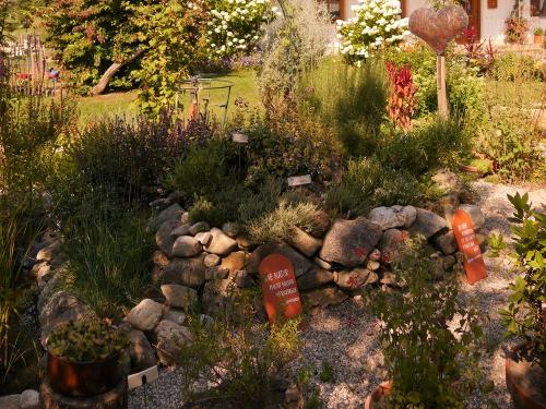 Holzhauser Hof mit Kräuterschnecke Holzhauser Hof mit Kräuterschnecke