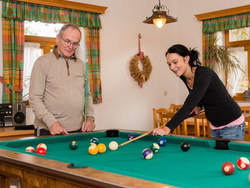 Billard spielen