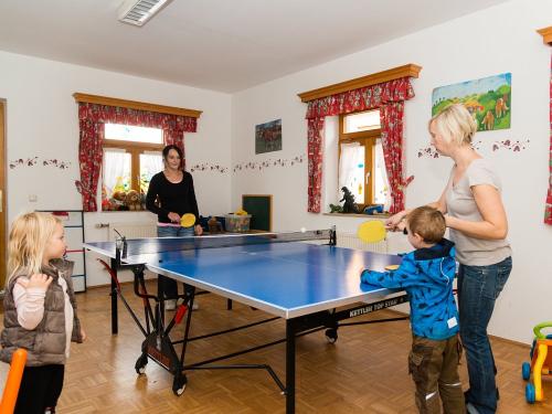 Tischtennisplatte im Spielraum