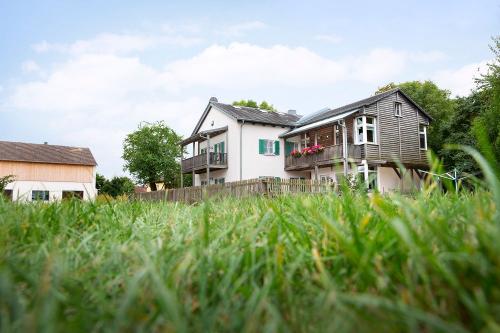 Ferienhaus mit Wiese