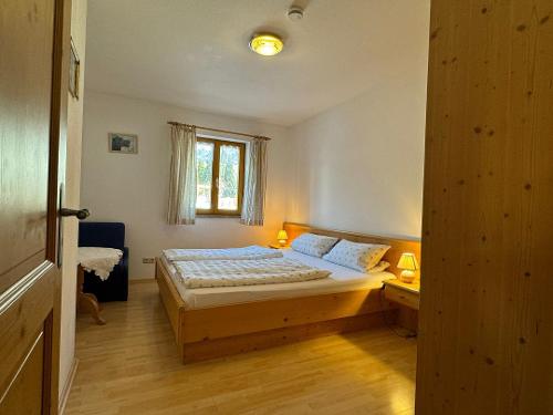 Schlafzimmer FeWo Heuberg und Hochries
