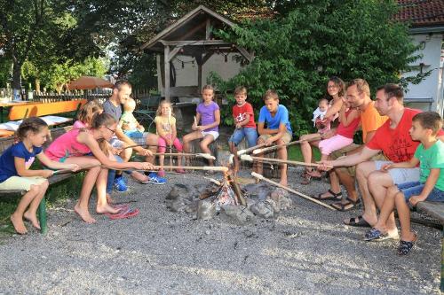 Stockbrot am Lagerfeuer