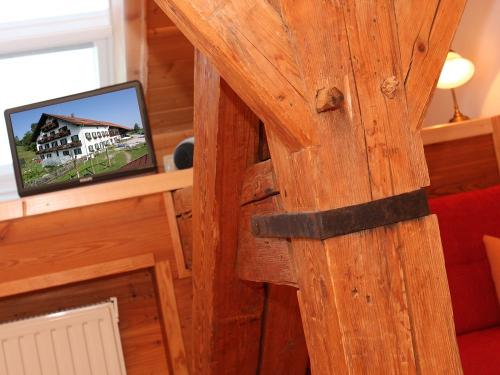 alte handgeschlagene Balken in allen Wohnungen alte handgeschlagene Balken in allen Wohnungen