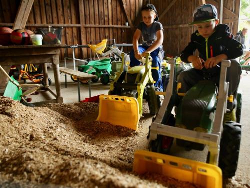 Tretschlepper bei der Arbeit -