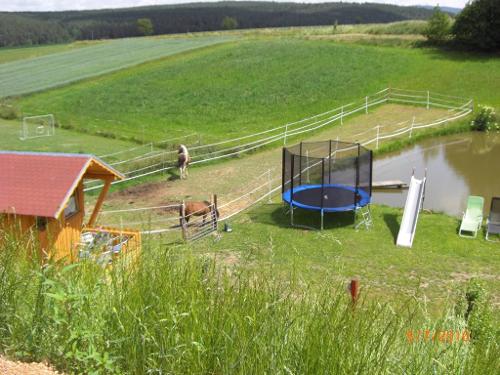 Spielplatz mit Weiher Spielplatz mit Weiher