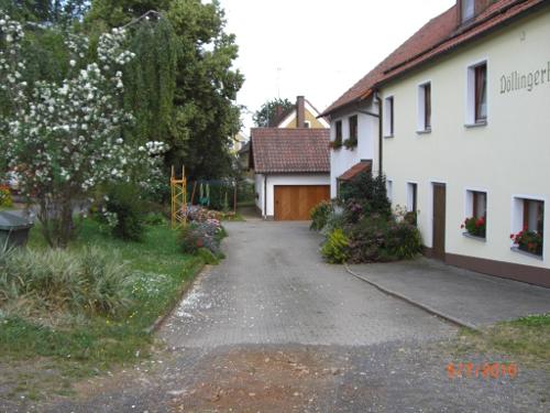 Hintereingang mit Garage Hintereingang mit Garage