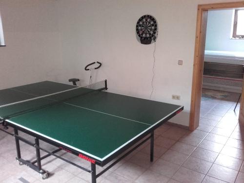Tischtennis oder Dart für Jung und Alt