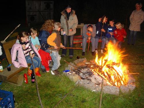 Lagerfeuer - Stockbrot - Würstl grillen